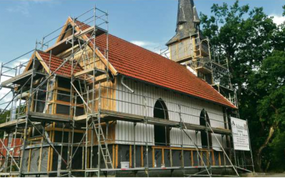 Neue Farben für Elends Holzkirche